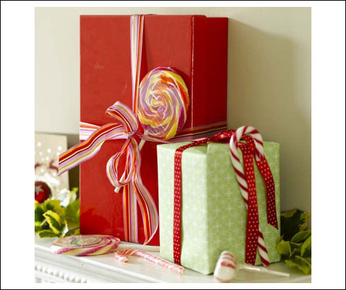 Candy Cane Christmas Wrapping Idea