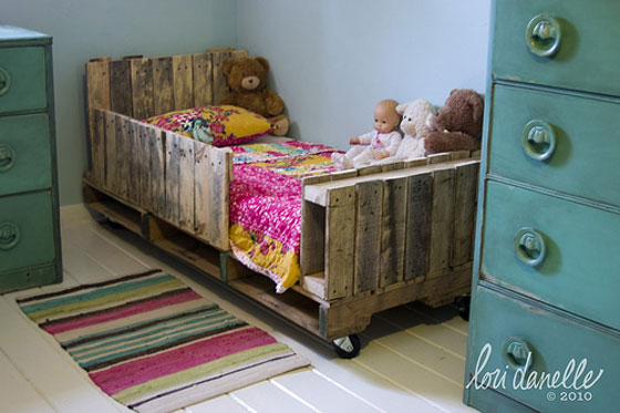 LoriDanelleToddlerPalletBed_1.jpg