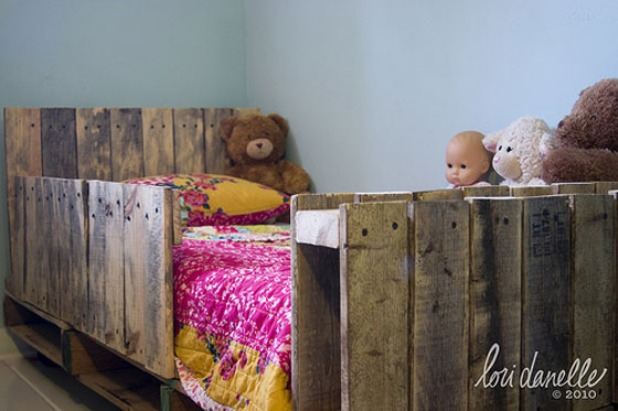 LoriDanelleToddlerPalletBed_2.jpg