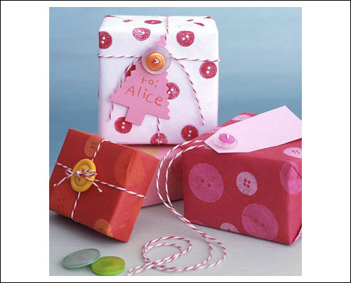 Christmas Wrapping Ideas - Buttons